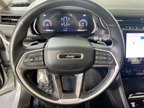 Used 2022 Jeep Grand Cherokee Limited image 11