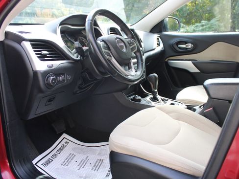 Used 2017 Jeep Cherokee Latitude w/ Comfort/Convenience Group image 20