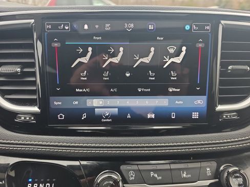 Used 2023 Chrysler Pacifica Limited image 27