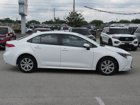 Used 2024 Toyota Corolla LE FWD image 2