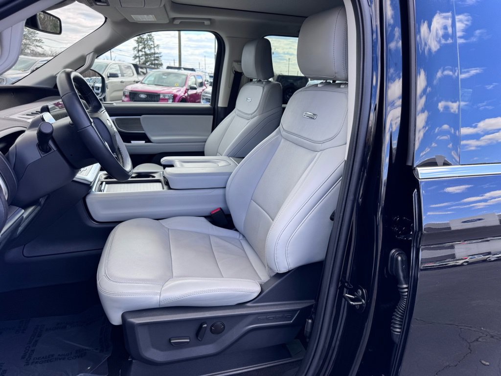 Used 2025 Ford Expedition Platinum AWD/4WD image 40