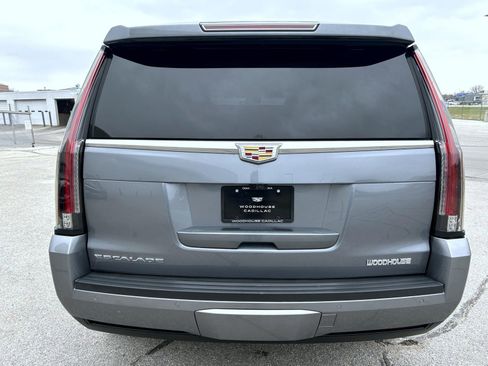 Used 2019 Cadillac Escalade Luxury AWD/4WD image 13
