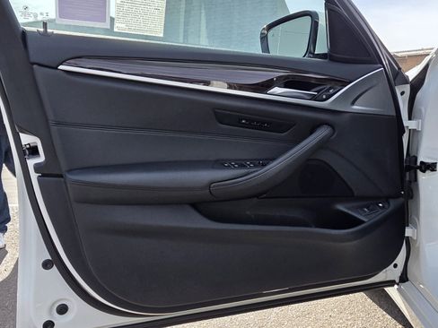 Used 2020 BMW 530e w/ Convenience Package image 12