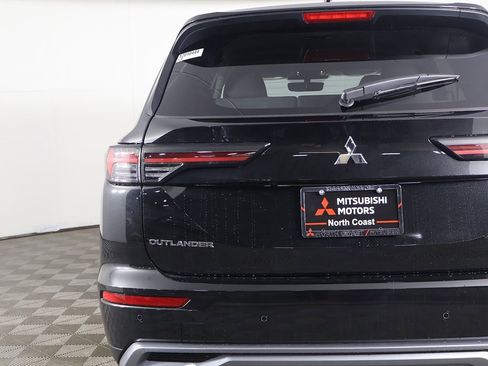 New 2026 Mitsubishi Outlander SE image 17