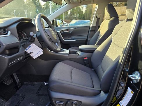 New 2025 Toyota RAV4 XLE image 21