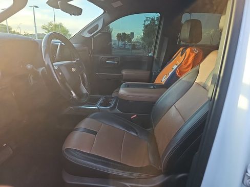 Used 2020 Chevrolet Silverado 2500 High Country w/ Technology Package AWD/4WD image 4