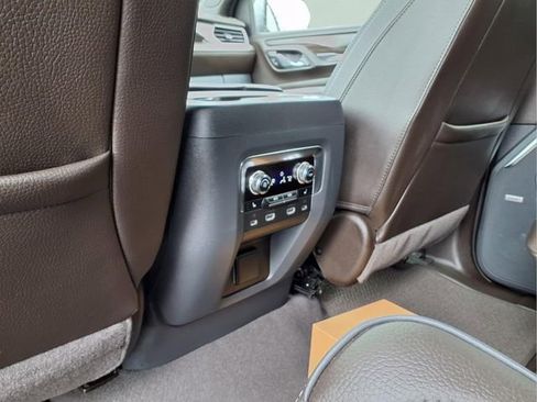 Used 2024 GMC Yukon XL Denali w/ Denali Reserve Package AWD/4WD image 12