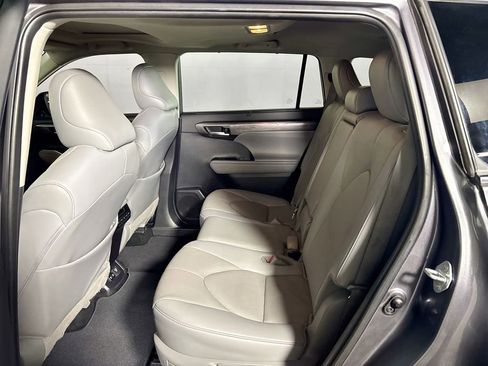 Used 2021 Toyota Highlander Limited image 21