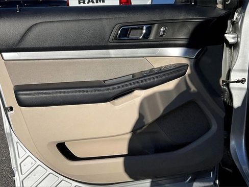 Used 2019 Ford Explorer 4WD w/ Class III Trailer Tow Package image 18