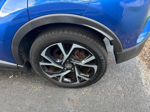Used 2019 Toyota C-HR Limited FWD image 14