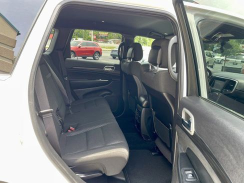 Used 2021 Jeep Grand Cherokee Laredo image 21