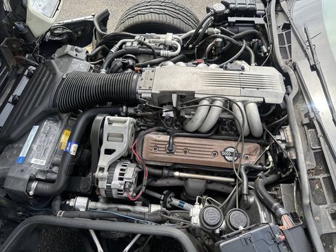 Used 1991 Chevrolet Corvette Convertible RWD image 24