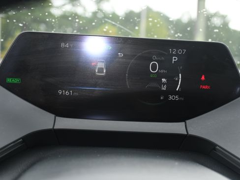 Certified 2025 Toyota Prius XLE FWD image 13