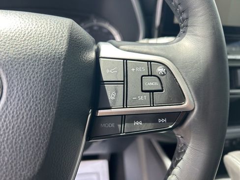 Used 2023 Toyota Highlander XSE image 9