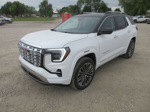 New 2026 GMC Terrain Denali w/ LPO, Black Badging Package AWD/4WD image 9