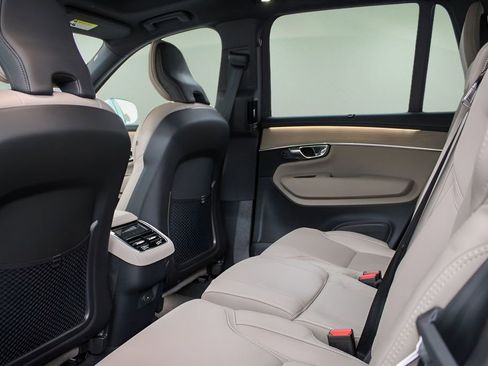 New 2026 Volvo XC90 B6 Ultra image 18