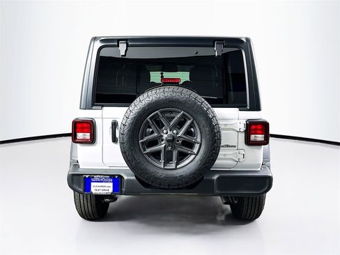 Used 2025 Jeep Wrangler Unlimited Sport image 15