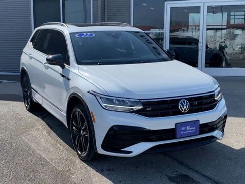 Used 2022 Volkswagen Tiguan SE R-Line image 4