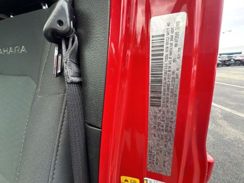 Used 2018 Jeep Wrangler Unlimited Sahara image 35