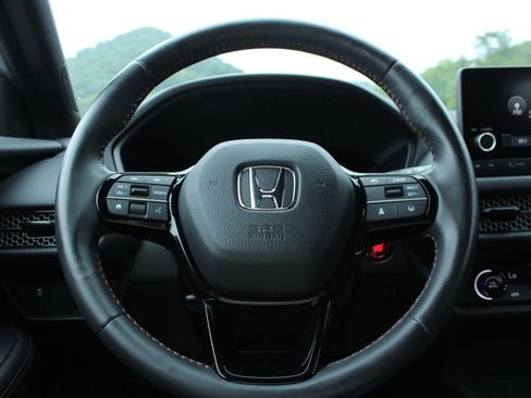 Used 2025 Honda HR-V Sport image 29
