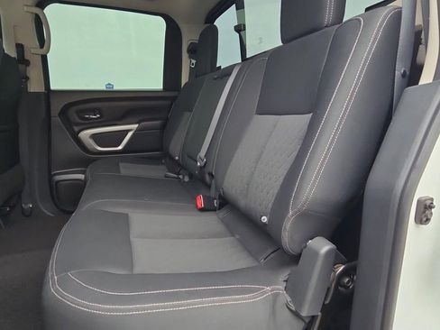 Used 2018 Nissan Titan SV image 10