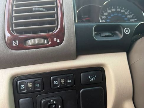 Used 2004 Toyota Land Cruiser w/ Convenience Pkg AWD/4WD image 28