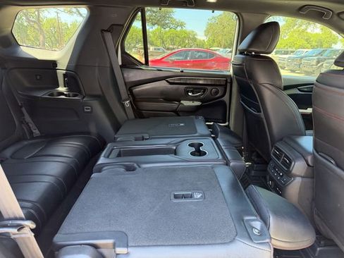 Used 2025 Honda Pilot Black Edition image 20