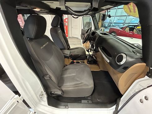 Used 2017 Jeep Wrangler Unlimited Rubicon w/ Connectivity Group AWD/4WD image 35