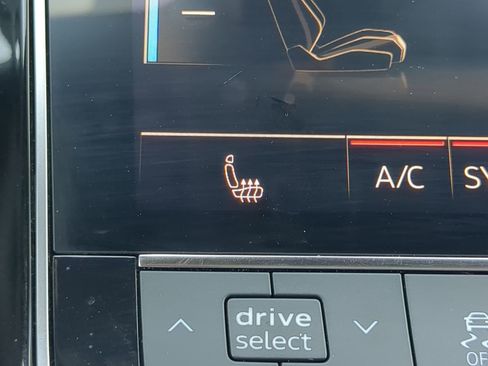 Used 2025 Audi Q7 3.0T Premium Plus image 25