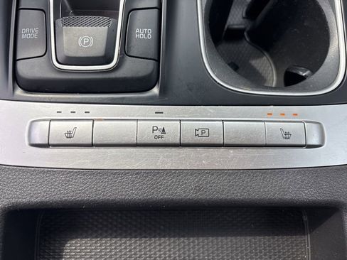 Used 2023 Kia Carnival LX FWD image 29