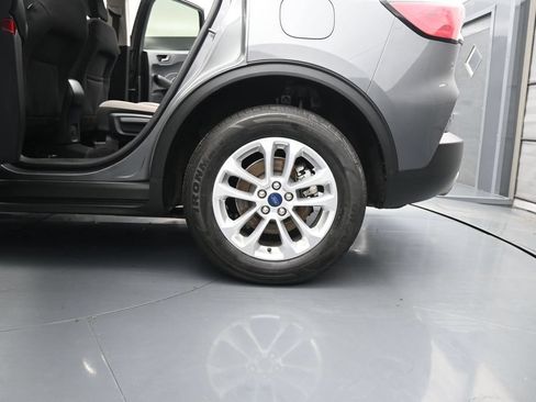 Used 2022 Ford Escape SE FWD image 17