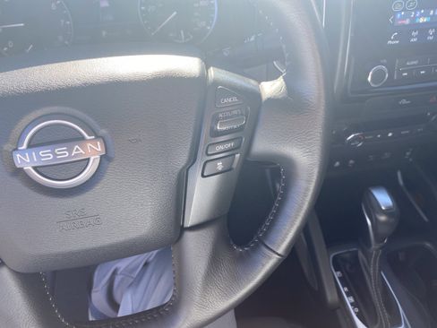 Used 2023 Nissan Frontier SV w/ SV Convenience Package image 12