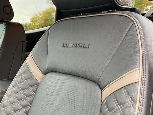 Certified 2025 GMC Canyon Denali image 17