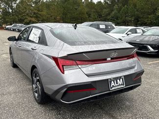 New 2025 Hyundai Elantra SEL video 3