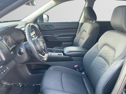 Used 2025 Nissan Pathfinder SV AWD/4WD image 9