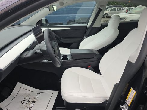 Used 2024 Tesla Model Y Long Range RWD image 5