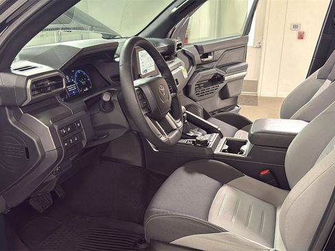 Certified 2025 Toyota Tacoma TRD Off-Road image 12