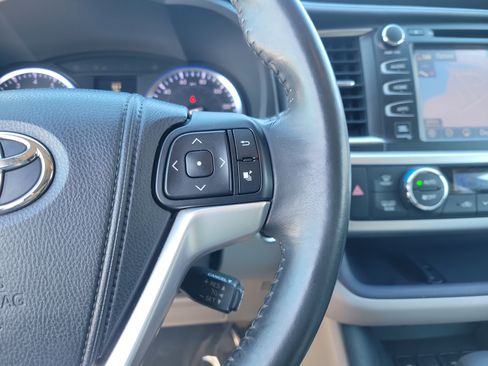 Used 2014 Toyota Highlander Limited image 29