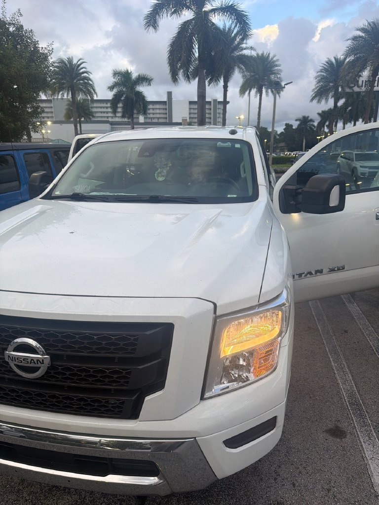 Used 2021 Nissan Titan SV AWD/4WD image 1