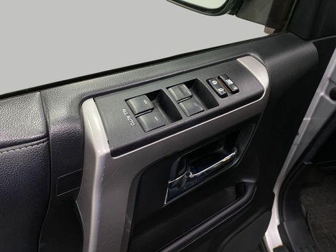 Used 2018 Toyota 4Runner SR5 AWD/4WD image 29