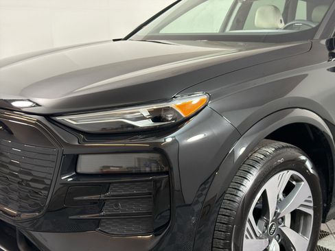 New 2025 Audi Q6 e-tron Premium image 10