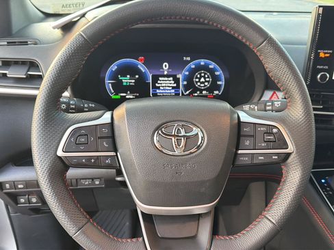Certified 2025 Toyota Sienna XSE FWD image 19