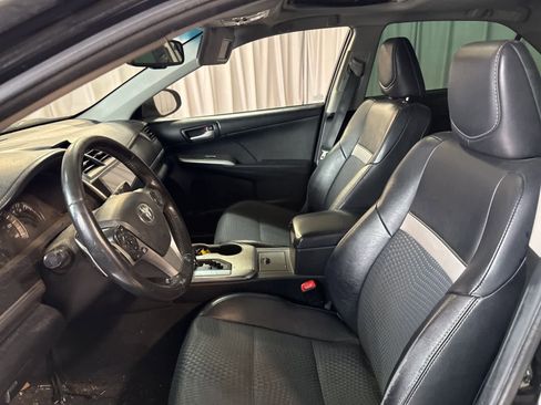 Used 2014 Toyota Camry SE image 17