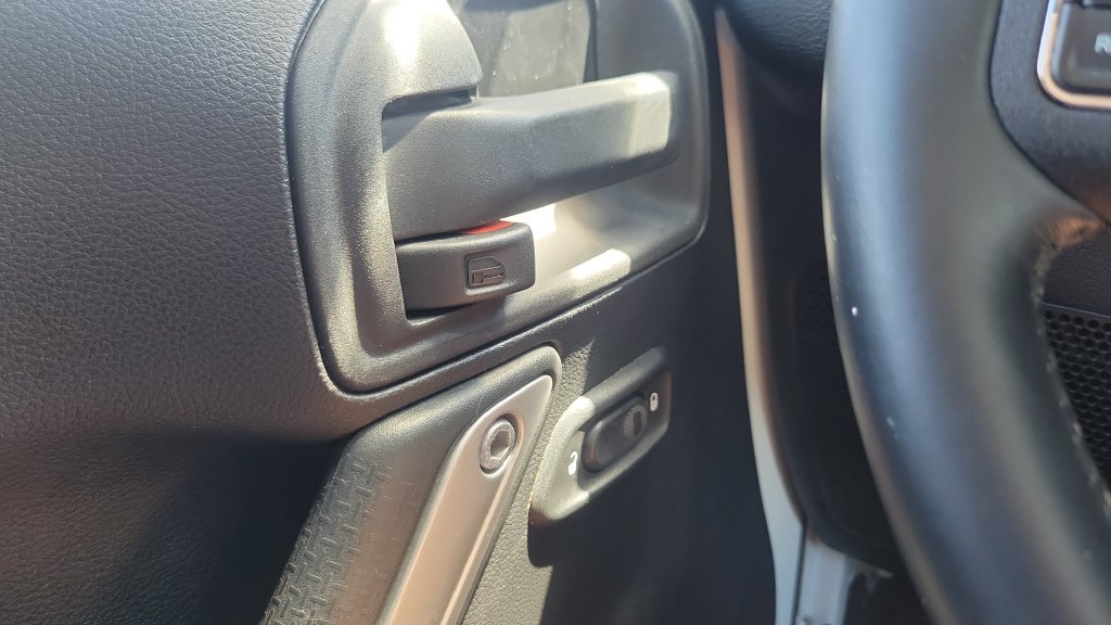 Used 2015 Jeep Wrangler Unlimited Sahara AWD/4WD image 19
