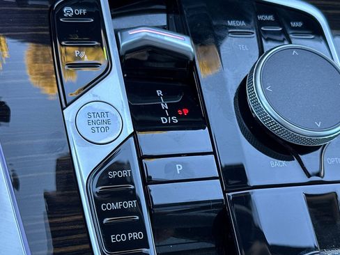 Used 2025 BMW X7 xDrive40i w/ Parking Assistance Package image 27