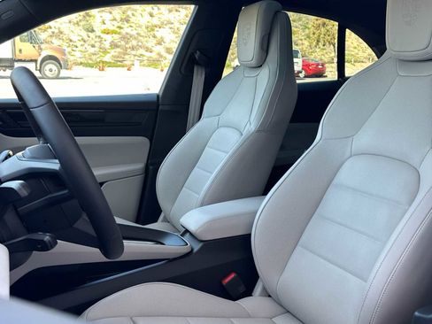 New 2026 Porsche Macan Electric image 5