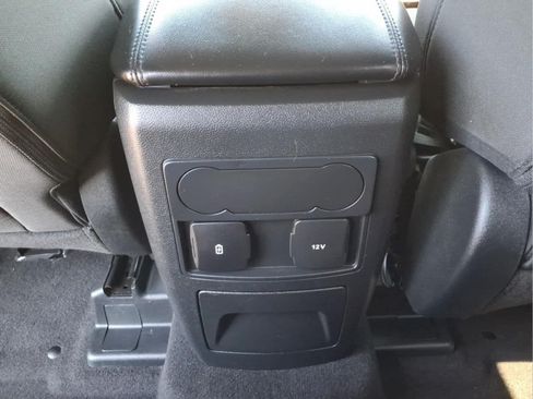 Used 2023 Ford Explorer XLT AWD/4WD image 30