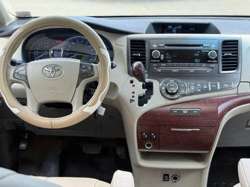 Used 2014 Toyota Sienna XLE AWD/4WD image 15