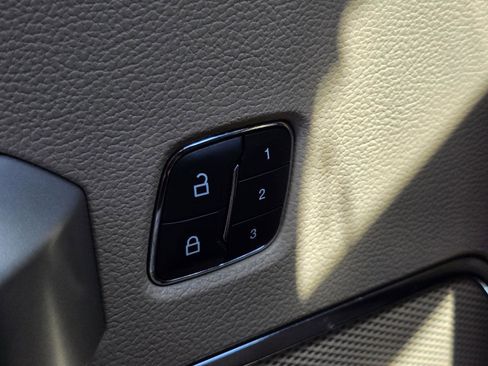 Used 2018 Ford F150 Lariat image 10