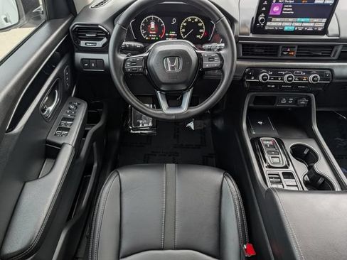 Used 2025 Honda Pilot Touring image 12